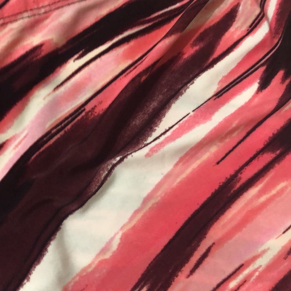 Abstract Lines Pink & Black Leggings - Picture 2 of 3